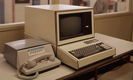 Tellen Old Computer Image